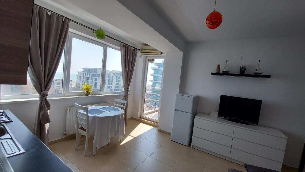Summerland Seaview Apartment *