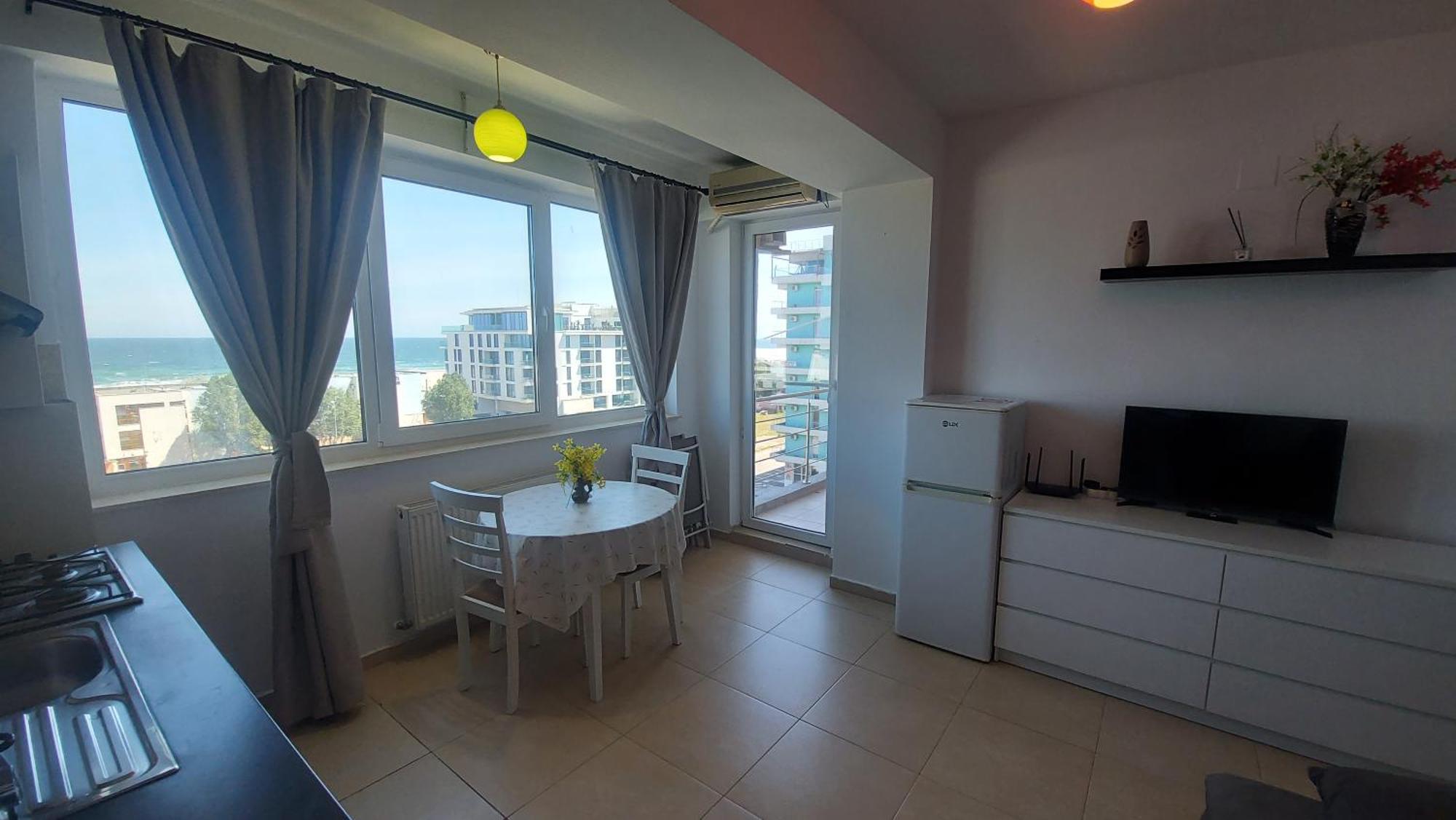 Summerland Seaview Apartment
