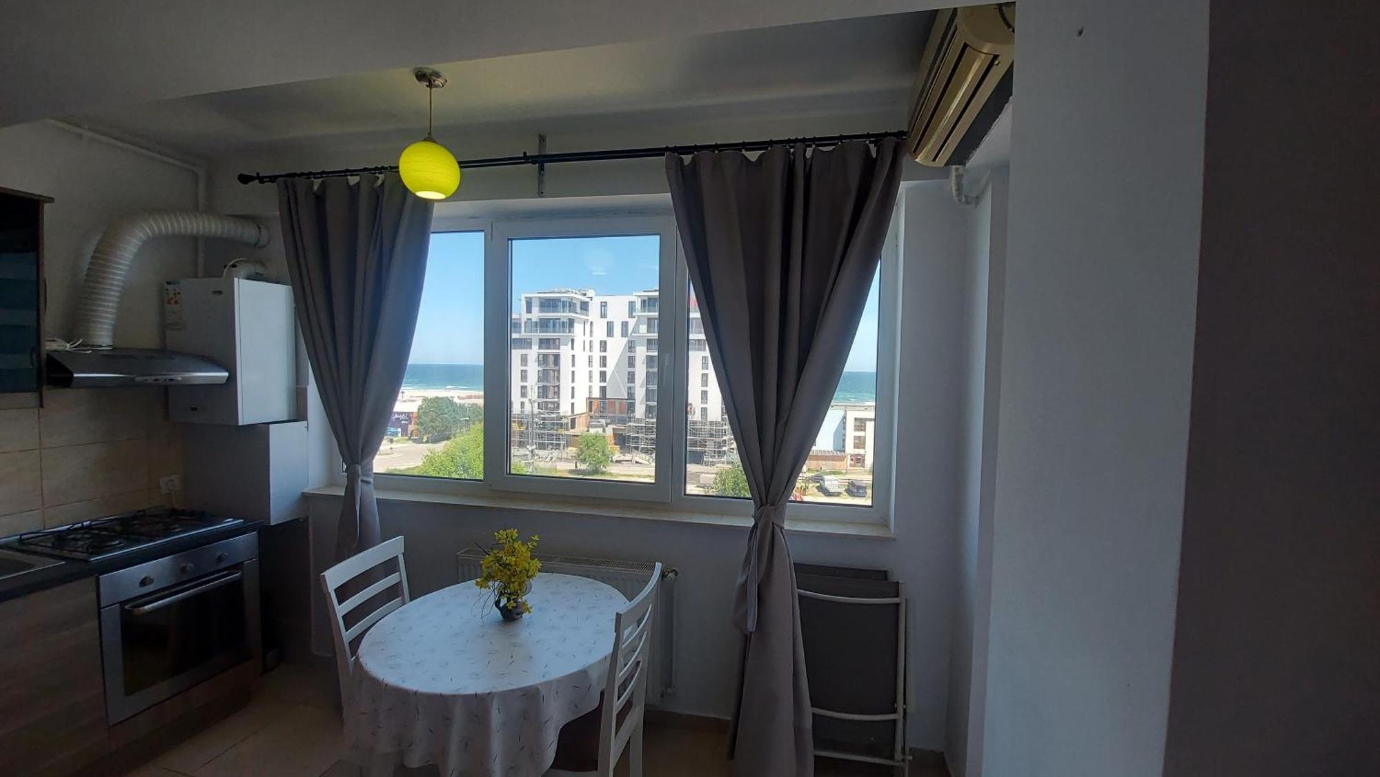 Summerland Seaview Apartment *