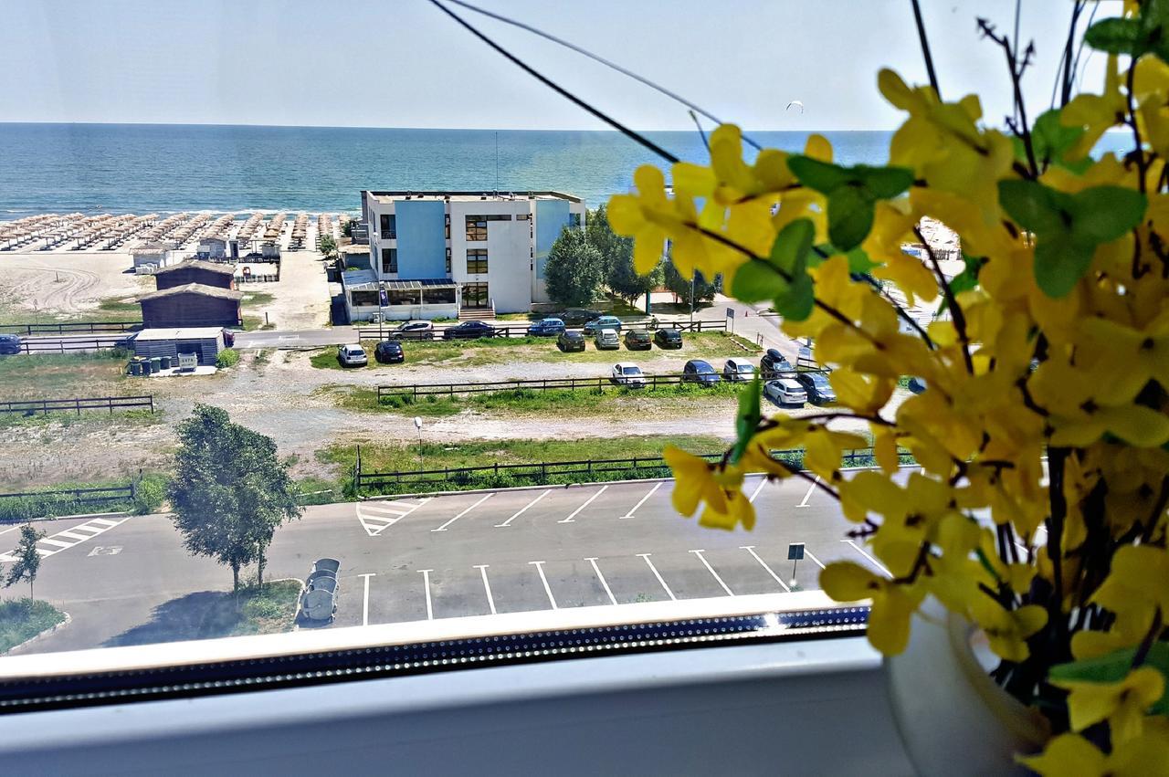 Summerland Seaview Apartment *